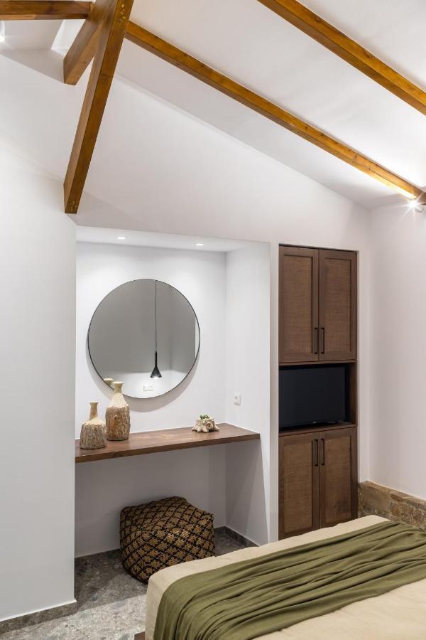 Wave, An Idyllic Seafront Suite By Nirousuites Kokkini Hani Zewnętrze zdjęcie